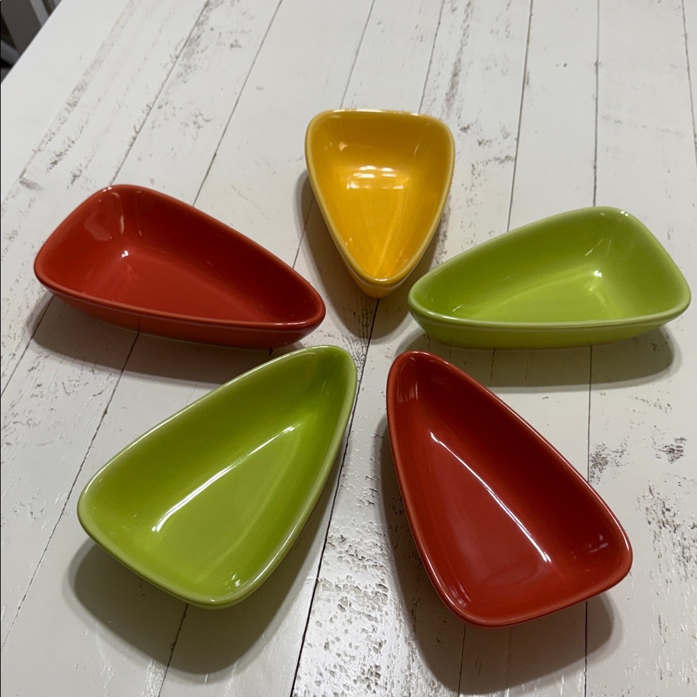 Colorful Ceramic Triangle Bowls Set X5 7 1/3” x 4 1/3”